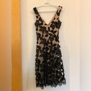 🎈Elegant deep V dress with lace overlay